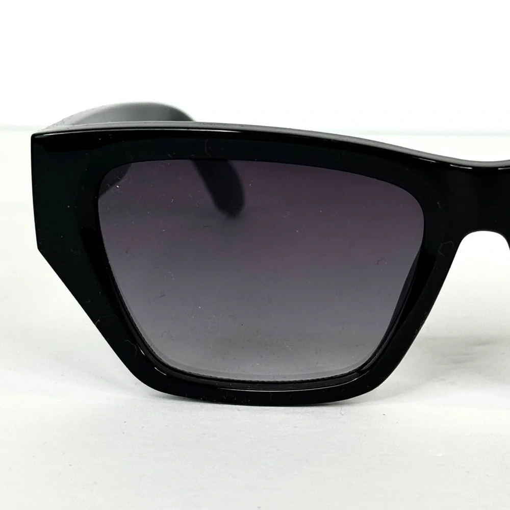 QUAY Australia NEW No Apologies Angled Square Sunglasses NEW Black Smoke